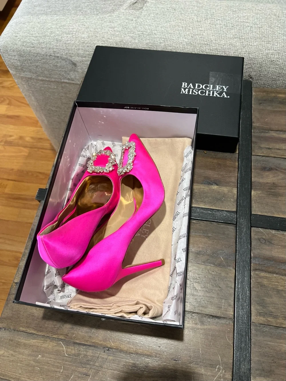 Badgley Mischka Hot Pink Satin Heels Pump Stiletto Pointed Toe Rhinestone Size 6
